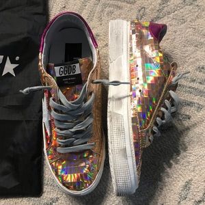 DO NOT BUY!!!!! TRADING!!!! MAY GOLDEN GOOSE